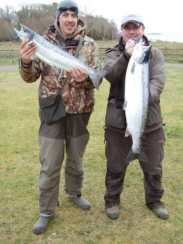 deux pecheurs et deux poissons