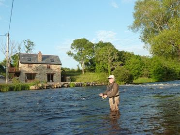 pecheurs les pieds dans l'eau